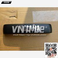 Ốp logo Yamaha dưới chảng 3 trước YB125SP