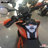 Dán bình xăng Duke 390 2018