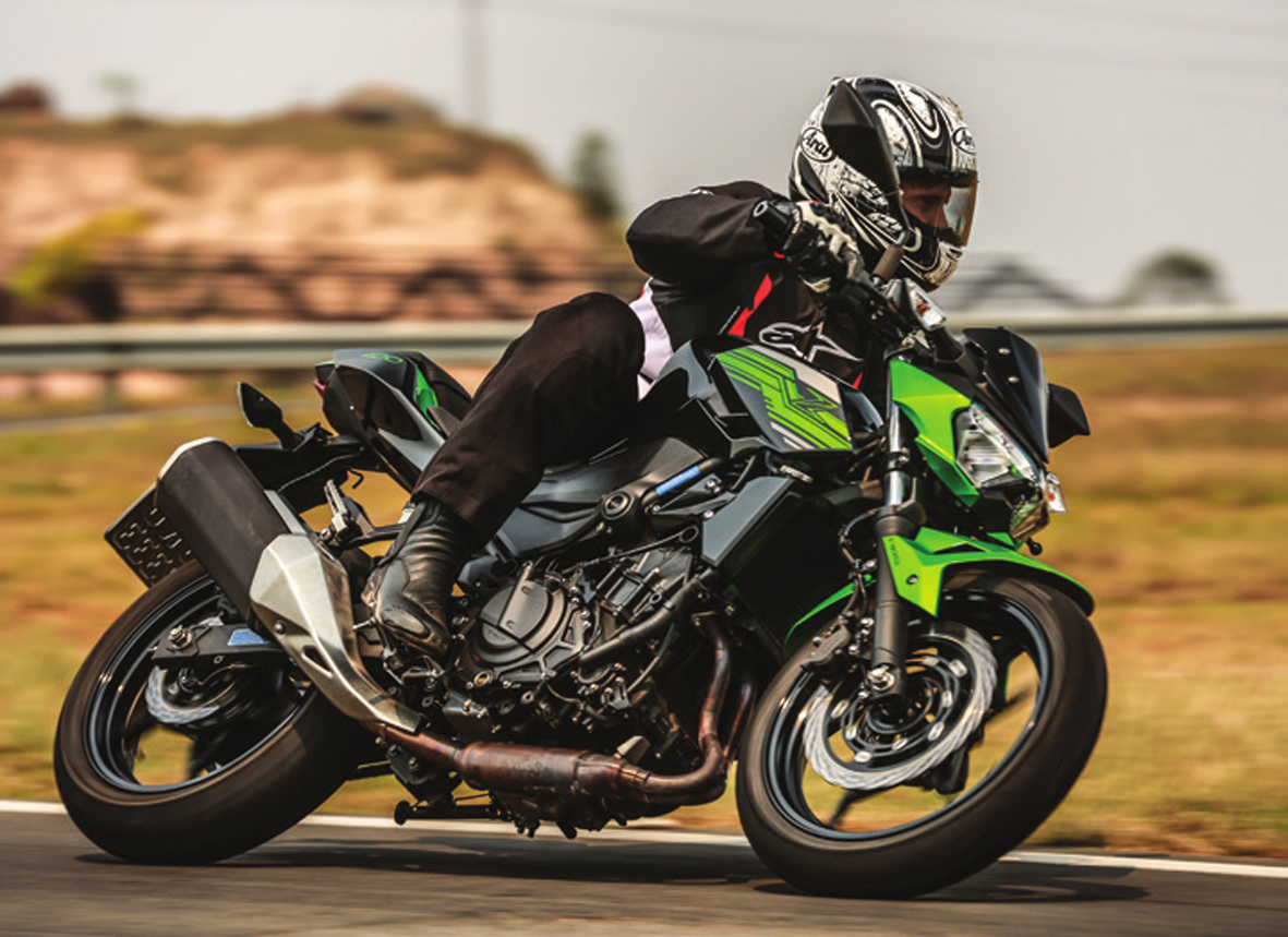 Kawasaki Z400: “Mũi tên xanh” đầy uy lực